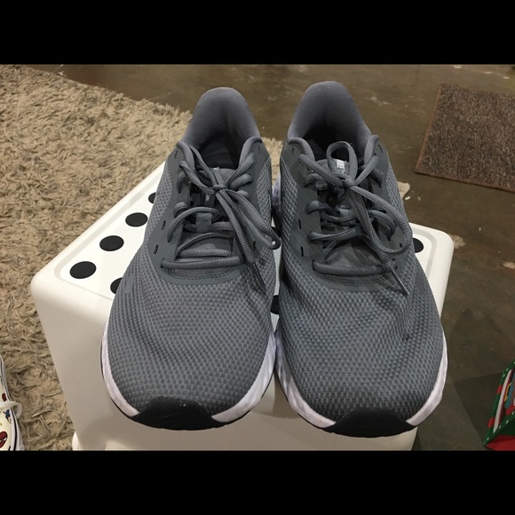 nike mens running shoes wide width